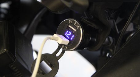 Twin USB adaptor with voltmeter